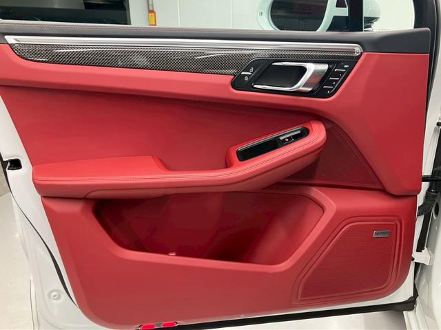 マカン マカンGTS 1オーナー OP275 赤レザー パノラマルーフ BOSEサラウンド RS純正21AWスポクロPKG 14way電動 アダプティブエアサス ハンドルヒーターカーボンインテリアPKG PDLS PLus(44枚目)