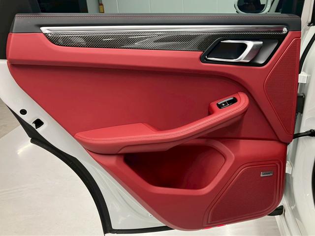 マカン マカンGTS 1オーナー OP275 赤レザー パノラマルーフ BOSEサラウンド RS純正21AWスポクロPKG 14way電動 アダプティブエアサス ハンドルヒーターカーボンインテリアPKG PDLS PLus(53枚目)