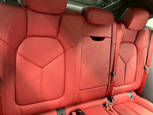 マカン マカンGTS 1オーナー OP275 赤レザー パノラマルーフ BOSEサラウンド RS純正21AWスポクロPKG 14way電動 アダプティブエアサス ハンドルヒーターカーボンインテリアPKG PDLS PLus(60枚目)