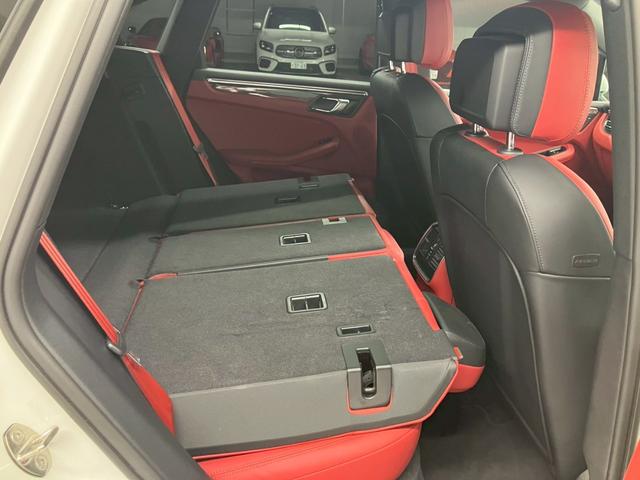 マカン マカンGTS 1オーナー OP275 赤レザー パノラマルーフ BOSEサラウンド RS純正21AWスポクロPKG 14way電動 アダプティブエアサス ハンドルヒーターカーボンインテリアPKG PDLS PLus(62枚目)