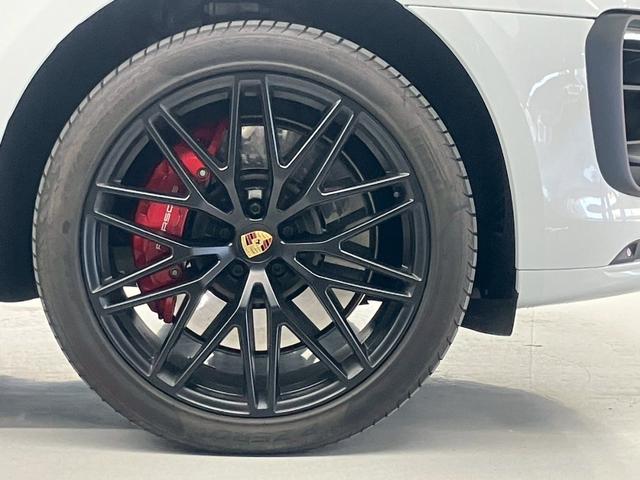 マカン マカンGTS キャララホワイト パノラマルーフ 黒ハーフレザー RSスパイダー純正21AW ハンドルヒーター プライバシーガラス パワステプラス サイドブレードエクステリア同色 ドラレコ エアサス機能360°カメラ(14枚目)