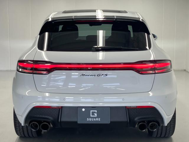 マカン マカンGTS キャララホワイト パノラマルーフ 黒ハーフレザー RSスパイダー純正21AW ハンドルヒーター プライバシーガラス パワステプラス サイドブレードエクステリア同色 ドラレコ エアサス機能360°カメラ(17枚目)