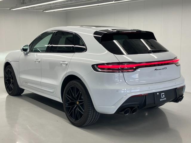 マカン マカンGTS キャララホワイト パノラマルーフ 黒ハーフレザー RSスパイダー純正21AW ハンドルヒーター プライバシーガラス パワステプラス サイドブレードエクステリア同色 ドラレコ エアサス機能360°カメラ(18枚目)