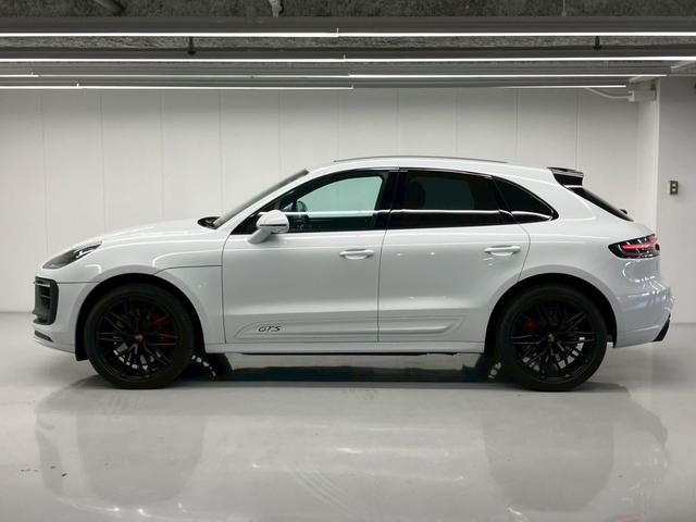 マカン マカンGTS キャララホワイト パノラマルーフ 黒ハーフレザー RSスパイダー純正21AW ハンドルヒーター プライバシーガラス パワステプラス サイドブレードエクステリア同色 ドラレコ エアサス機能360°カメラ(19枚目)