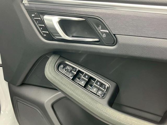 マカン マカンGTS キャララホワイト パノラマルーフ 黒ハーフレザー RSスパイダー純正21AW ハンドルヒーター プライバシーガラス パワステプラス サイドブレードエクステリア同色 ドラレコ エアサス機能360°カメラ(24枚目)