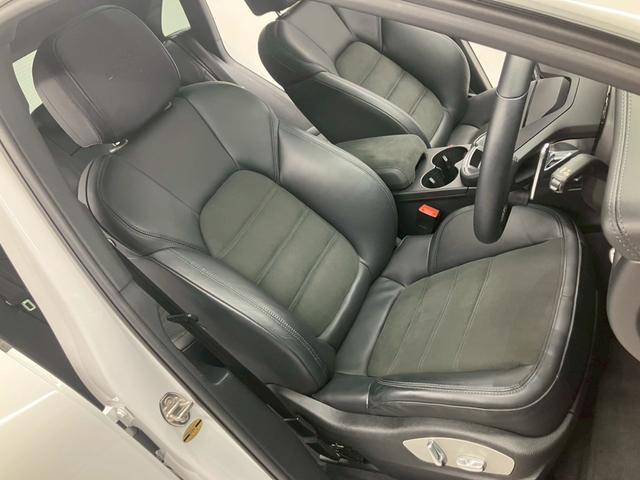 マカン マカンGTS キャララホワイト パノラマルーフ 黒ハーフレザー RSスパイダー純正21AW ハンドルヒーター プライバシーガラス パワステプラス サイドブレードエクステリア同色 ドラレコ エアサス機能360°カメラ(25枚目)