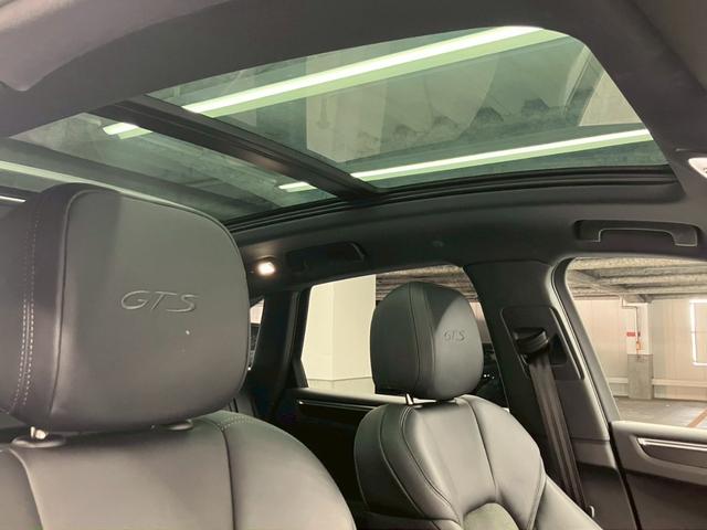 マカン マカンGTS キャララホワイト パノラマルーフ 黒ハーフレザー RSスパイダー純正21AW ハンドルヒーター プライバシーガラス パワステプラス サイドブレードエクステリア同色 ドラレコ エアサス機能360°カメラ(29枚目)