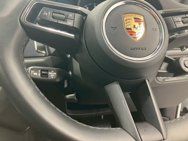 マカン マカンGTS キャララホワイト パノラマルーフ 黒ハーフレザー RSスパイダー純正21AW ハンドルヒーター プライバシーガラス パワステプラス サイドブレードエクステリア同色 ドラレコ エアサス機能360°カメラ(34枚目)