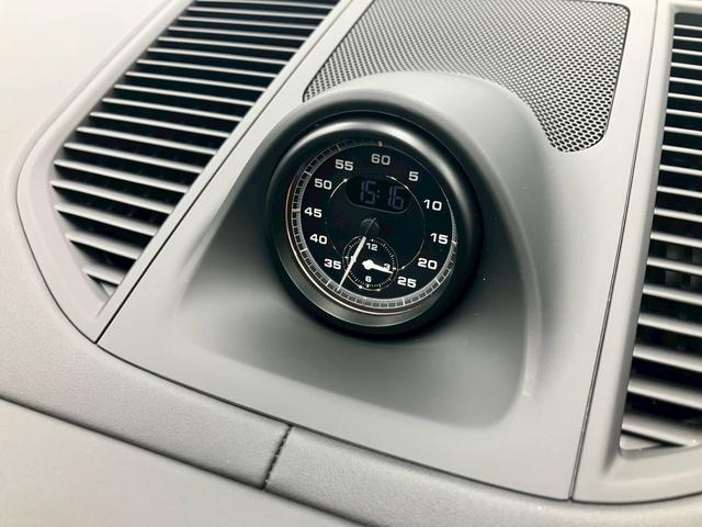 マカン マカンGTS キャララホワイト パノラマルーフ 黒ハーフレザー RSスパイダー純正21AW ハンドルヒーター プライバシーガラス パワステプラス サイドブレードエクステリア同色 ドラレコ エアサス機能360°カメラ(36枚目)