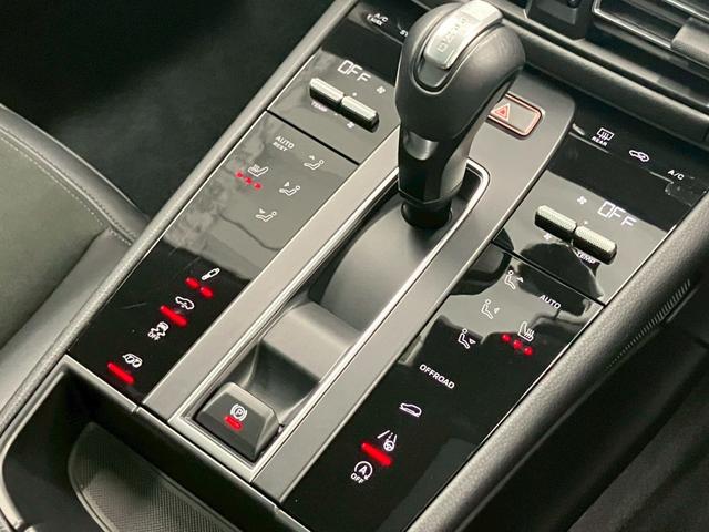 マカン マカンGTS キャララホワイト パノラマルーフ 黒ハーフレザー RSスパイダー純正21AW ハンドルヒーター プライバシーガラス パワステプラス サイドブレードエクステリア同色 ドラレコ エアサス機能360°カメラ(40枚目)