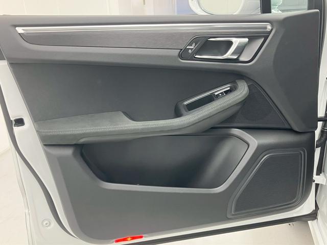 マカン マカンGTS キャララホワイト パノラマルーフ 黒ハーフレザー RSスパイダー純正21AW ハンドルヒーター プライバシーガラス パワステプラス サイドブレードエクステリア同色 ドラレコ エアサス機能360°カメラ(45枚目)