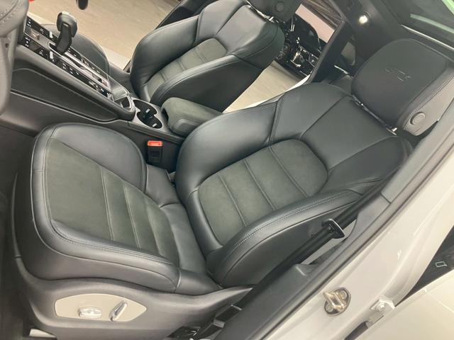 マカン マカンGTS キャララホワイト パノラマルーフ 黒ハーフレザー RSスパイダー純正21AW ハンドルヒーター プライバシーガラス パワステプラス サイドブレードエクステリア同色 ドラレコ エアサス機能360°カメラ(47枚目)