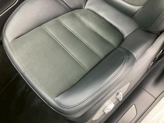 マカン マカンGTS キャララホワイト パノラマルーフ 黒ハーフレザー RSスパイダー純正21AW ハンドルヒーター プライバシーガラス パワステプラス サイドブレードエクステリア同色 ドラレコ エアサス機能360°カメラ(48枚目)