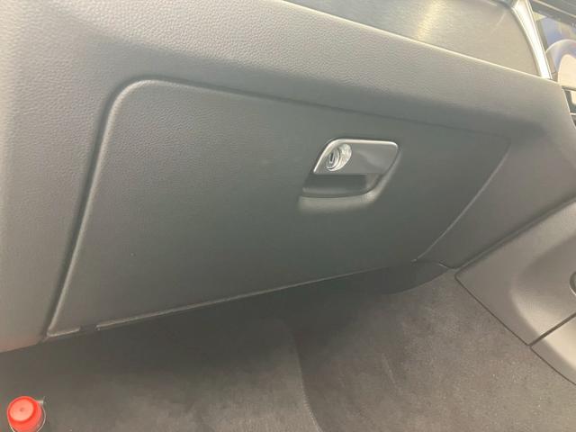 マカン マカンGTS キャララホワイト パノラマルーフ 黒ハーフレザー RSスパイダー純正21AW ハンドルヒーター プライバシーガラス パワステプラス サイドブレードエクステリア同色 ドラレコ エアサス機能360°カメラ(52枚目)