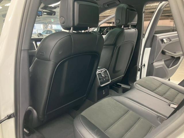 マカン マカンGTS キャララホワイト パノラマルーフ 黒ハーフレザー RSスパイダー純正21AW ハンドルヒーター プライバシーガラス パワステプラス サイドブレードエクステリア同色 ドラレコ エアサス機能360°カメラ(56枚目)