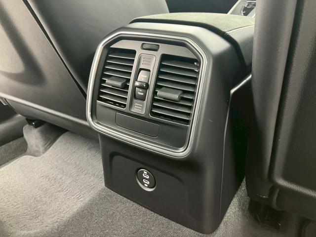 マカン マカンGTS キャララホワイト パノラマルーフ 黒ハーフレザー RSスパイダー純正21AW ハンドルヒーター プライバシーガラス パワステプラス サイドブレードエクステリア同色 ドラレコ エアサス機能360°カメラ(58枚目)