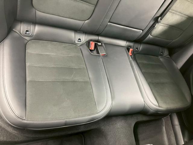 マカン マカンGTS キャララホワイト パノラマルーフ 黒ハーフレザー RSスパイダー純正21AW ハンドルヒーター プライバシーガラス パワステプラス サイドブレードエクステリア同色 ドラレコ エアサス機能360°カメラ(60枚目)