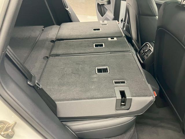 マカン マカンGTS キャララホワイト パノラマルーフ 黒ハーフレザー RSスパイダー純正21AW ハンドルヒーター プライバシーガラス パワステプラス サイドブレードエクステリア同色 ドラレコ エアサス機能360°カメラ(63枚目)