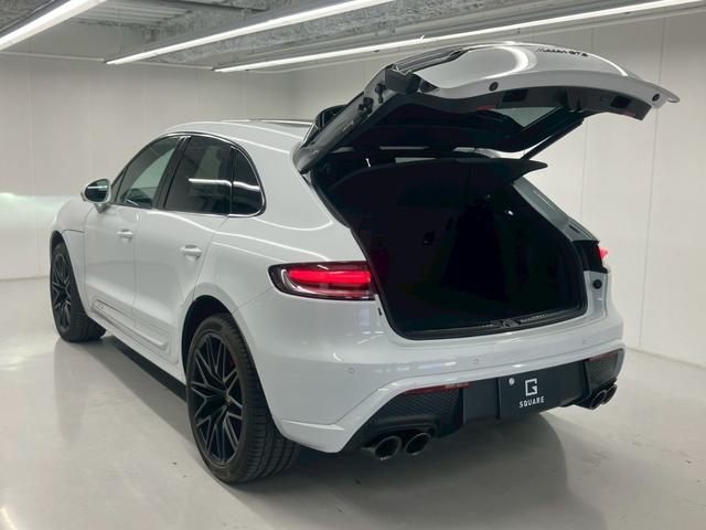 マカン マカンGTS キャララホワイト パノラマルーフ 黒ハーフレザー RSスパイダー純正21AW ハンドルヒーター プライバシーガラス パワステプラス サイドブレードエクステリア同色 ドラレコ エアサス機能360°カメラ(64枚目)