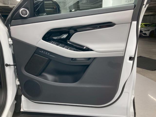 レンジローバーイヴォーク ダイナミック HSE P250 白/黒レザー 純正20AW 電動パノラマルーフ コールドクライメートパック ブラックコントラストルーフ プライバシーガラス ワイヤレス充電 MERIDIAN シャドーグレイアッシュパネル 前後ドラレコ(22枚目)