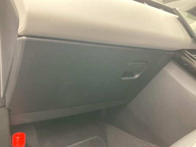 レンジローバーイヴォーク ダイナミック HSE P250 白/黒レザー 純正20AW 電動パノラマルーフ コールドクライメートパック ブラックコントラストルーフ プライバシーガラス ワイヤレス充電 MERIDIAN シャドーグレイアッシュパネル 前後ドラレコ(56枚目)