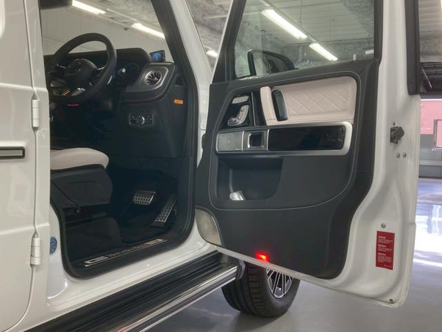 Gクラス G450d ローンチエディション 1オーナー 白レザー 純正20AW ドライビングアシスタンス Burmester 3Dサラウンド 温冷カップホルダー ベンチレーション付きマッサージシート 360°カメラ 全席ヒーター(19枚目)