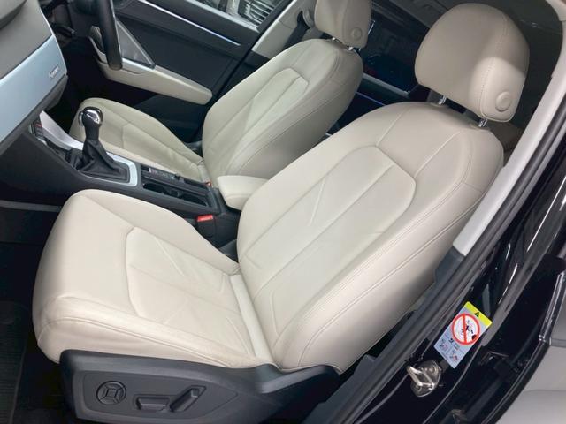 Ｑ３ ３５ＴＤＩクワトロアドバンスド　１オーナー　白レザー　前後ドラレコ　ワイヤレス充電　３６０°カメラ　純正１８ＡＷ　シートヒーター　パワーシート　パワーバックドア　ＡｐｐｌｅＣａｒＰｌａｙ　アンビエントライト　アダプティブクルーズ（4枚目）