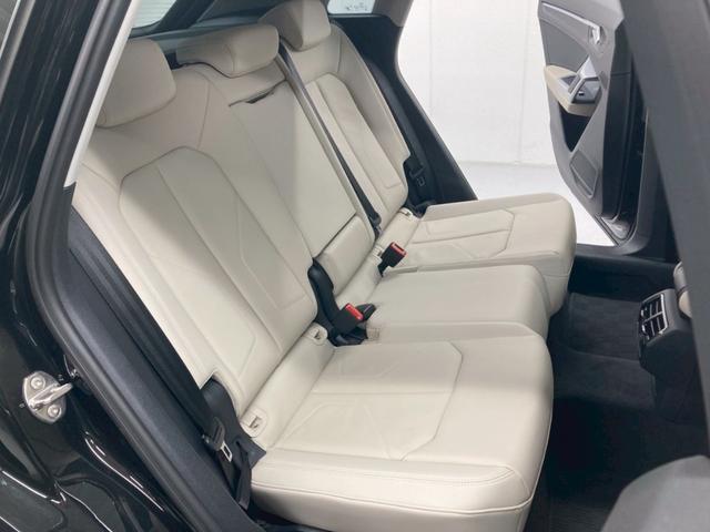 Ｑ３ ３５ＴＤＩクワトロアドバンスド　１オーナー　白レザー　前後ドラレコ　ワイヤレス充電　３６０°カメラ　純正１８ＡＷ　シートヒーター　パワーシート　パワーバックドア　ＡｐｐｌｅＣａｒＰｌａｙ　アンビエントライト　アダプティブクルーズ（5枚目）