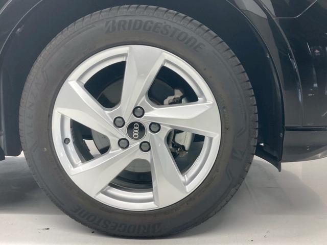 Ｑ３ ３５ＴＤＩクワトロアドバンスド　１オーナー　白レザー　前後ドラレコ　ワイヤレス充電　３６０°カメラ　純正１８ＡＷ　シートヒーター　パワーシート　パワーバックドア　ＡｐｐｌｅＣａｒＰｌａｙ　アンビエントライト　アダプティブクルーズ（12枚目）