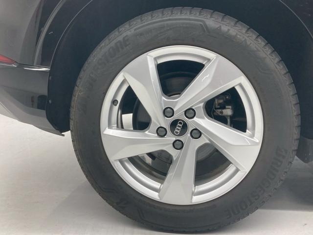 Ｑ３ ３５ＴＤＩクワトロアドバンスド　１オーナー　白レザー　前後ドラレコ　ワイヤレス充電　３６０°カメラ　純正１８ＡＷ　シートヒーター　パワーシート　パワーバックドア　ＡｐｐｌｅＣａｒＰｌａｙ　アンビエントライト　アダプティブクルーズ（13枚目）