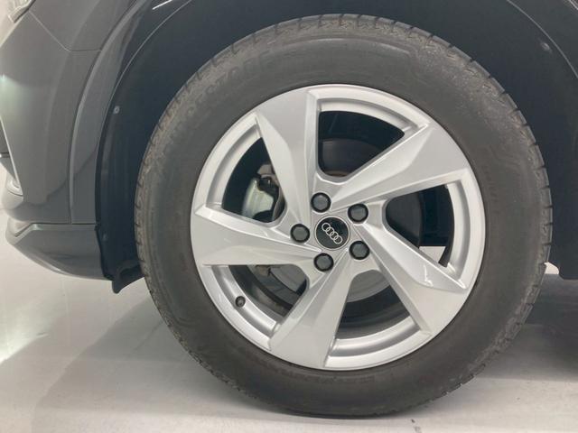 Ｑ３ ３５ＴＤＩクワトロアドバンスド　１オーナー　白レザー　前後ドラレコ　ワイヤレス充電　３６０°カメラ　純正１８ＡＷ　シートヒーター　パワーシート　パワーバックドア　ＡｐｐｌｅＣａｒＰｌａｙ　アンビエントライト　アダプティブクルーズ（18枚目）