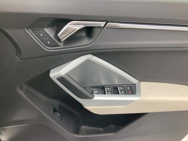 Ｑ３ ３５ＴＤＩクワトロアドバンスド　１オーナー　白レザー　前後ドラレコ　ワイヤレス充電　３６０°カメラ　純正１８ＡＷ　シートヒーター　パワーシート　パワーバックドア　ＡｐｐｌｅＣａｒＰｌａｙ　アンビエントライト　アダプティブクルーズ（22枚目）