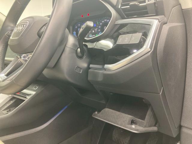 Ｑ３ ３５ＴＤＩクワトロアドバンスド　１オーナー　白レザー　前後ドラレコ　ワイヤレス充電　３６０°カメラ　純正１８ＡＷ　シートヒーター　パワーシート　パワーバックドア　ＡｐｐｌｅＣａｒＰｌａｙ　アンビエントライト　アダプティブクルーズ（29枚目）