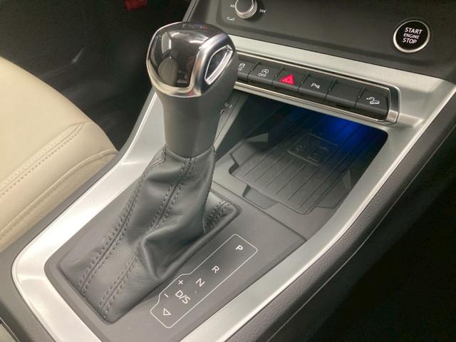 Ｑ３ ３５ＴＤＩクワトロアドバンスド　１オーナー　白レザー　前後ドラレコ　ワイヤレス充電　３６０°カメラ　純正１８ＡＷ　シートヒーター　パワーシート　パワーバックドア　ＡｐｐｌｅＣａｒＰｌａｙ　アンビエントライト　アダプティブクルーズ（39枚目）