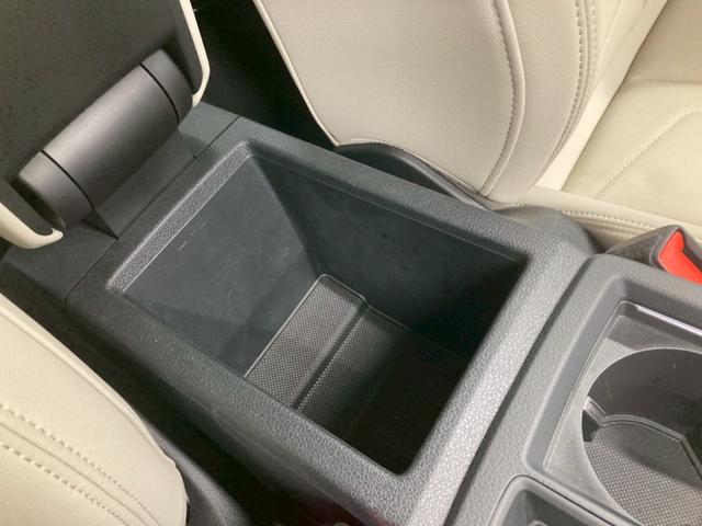 Ｑ３ ３５ＴＤＩクワトロアドバンスド　１オーナー　白レザー　前後ドラレコ　ワイヤレス充電　３６０°カメラ　純正１８ＡＷ　シートヒーター　パワーシート　パワーバックドア　ＡｐｐｌｅＣａｒＰｌａｙ　アンビエントライト　アダプティブクルーズ（42枚目）