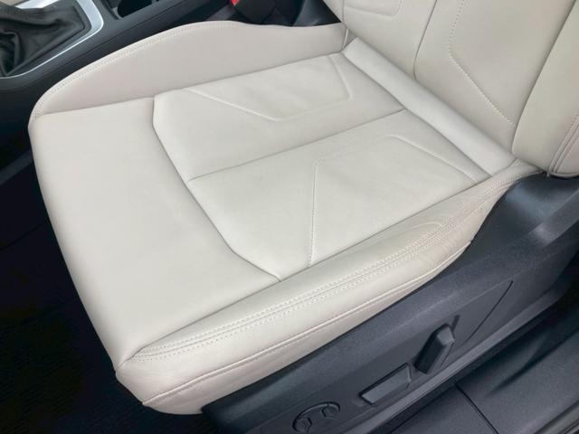 Ｑ３ ３５ＴＤＩクワトロアドバンスド　１オーナー　白レザー　前後ドラレコ　ワイヤレス充電　３６０°カメラ　純正１８ＡＷ　シートヒーター　パワーシート　パワーバックドア　ＡｐｐｌｅＣａｒＰｌａｙ　アンビエントライト　アダプティブクルーズ（48枚目）