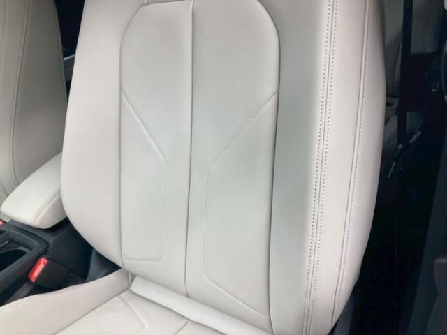 Ｑ３ ３５ＴＤＩクワトロアドバンスド　１オーナー　白レザー　前後ドラレコ　ワイヤレス充電　３６０°カメラ　純正１８ＡＷ　シートヒーター　パワーシート　パワーバックドア　ＡｐｐｌｅＣａｒＰｌａｙ　アンビエントライト　アダプティブクルーズ（49枚目）