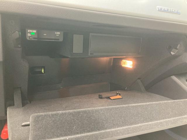 Ｑ３ ３５ＴＤＩクワトロアドバンスド　１オーナー　白レザー　前後ドラレコ　ワイヤレス充電　３６０°カメラ　純正１８ＡＷ　シートヒーター　パワーシート　パワーバックドア　ＡｐｐｌｅＣａｒＰｌａｙ　アンビエントライト　アダプティブクルーズ（53枚目）