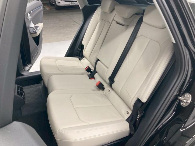 Ｑ３ ３５ＴＤＩクワトロアドバンスド　１オーナー　白レザー　前後ドラレコ　ワイヤレス充電　３６０°カメラ　純正１８ＡＷ　シートヒーター　パワーシート　パワーバックドア　ＡｐｐｌｅＣａｒＰｌａｙ　アンビエントライト　アダプティブクルーズ（59枚目）