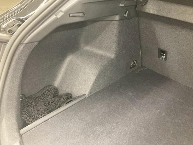 Ｑ３ ３５ＴＤＩクワトロアドバンスド　１オーナー　白レザー　前後ドラレコ　ワイヤレス充電　３６０°カメラ　純正１８ＡＷ　シートヒーター　パワーシート　パワーバックドア　ＡｐｐｌｅＣａｒＰｌａｙ　アンビエントライト　アダプティブクルーズ（69枚目）