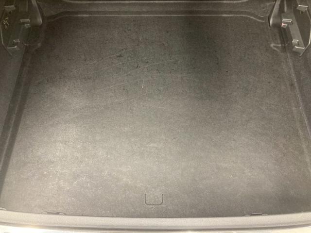 Ｑ３ ３５ＴＤＩクワトロアドバンスド　１オーナー　白レザー　前後ドラレコ　ワイヤレス充電　３６０°カメラ　純正１８ＡＷ　シートヒーター　パワーシート　パワーバックドア　ＡｐｐｌｅＣａｒＰｌａｙ　アンビエントライト　アダプティブクルーズ（70枚目）