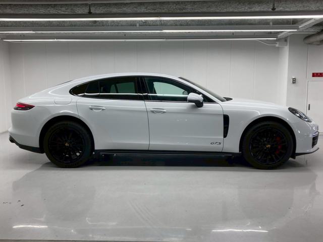 パナメーラ ＧＴＳ　１オーナー　ＯＰ２００　黒ハーフレザー　ＴＶ　ＰＤＣＣ　純正２０ＡＷサテンブラック　スポエグ　インテリアＰＫＧ　カーマインレッド　リアアクスル　レーンキプ　ポルシェエントリードライブ　プライバシガラス（11枚目）