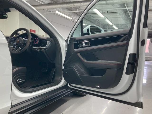 パナメーラ ＧＴＳ　１オーナー　ＯＰ２００　黒ハーフレザー　ＴＶ　ＰＤＣＣ　純正２０ＡＷサテンブラック　スポエグ　インテリアＰＫＧ　カーマインレッド　リアアクスル　レーンキプ　ポルシェエントリードライブ　プライバシガラス（20枚目）