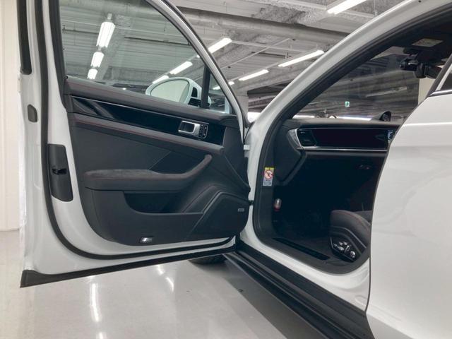 パナメーラ ＧＴＳ　１オーナー　ＯＰ２００　黒ハーフレザー　ＴＶ　ＰＤＣＣ　純正２０ＡＷサテンブラック　スポエグ　インテリアＰＫＧ　カーマインレッド　リアアクスル　レーンキプ　ポルシェエントリードライブ　プライバシガラス（46枚目）