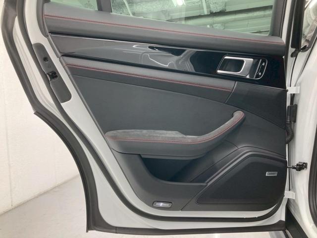 パナメーラ ＧＴＳ　１オーナー　ＯＰ２００　黒ハーフレザー　ＴＶ　ＰＤＣＣ　純正２０ＡＷサテンブラック　スポエグ　インテリアＰＫＧ　カーマインレッド　リアアクスル　レーンキプ　ポルシェエントリードライブ　プライバシガラス（56枚目）