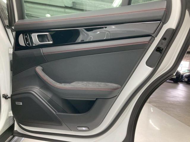 パナメーラ ＧＴＳ　１オーナー　ＯＰ２００　黒ハーフレザー　ＴＶ　ＰＤＣＣ　純正２０ＡＷサテンブラック　スポエグ　インテリアＰＫＧ　カーマインレッド　リアアクスル　レーンキプ　ポルシェエントリードライブ　プライバシガラス（57枚目）