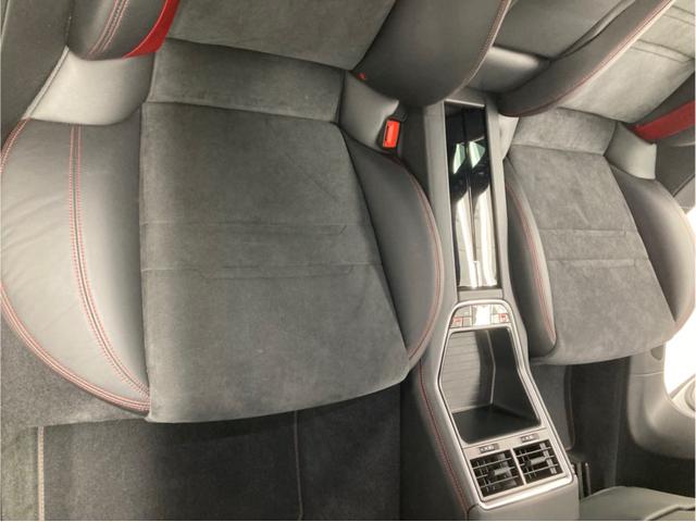 パナメーラ ＧＴＳ　１オーナー　ＯＰ２００　黒ハーフレザー　ＴＶ　ＰＤＣＣ　純正２０ＡＷサテンブラック　スポエグ　インテリアＰＫＧ　カーマインレッド　リアアクスル　レーンキプ　ポルシェエントリードライブ　プライバシガラス（62枚目）