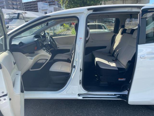 シエンタ Ｘ　※車検２年付き　福祉車両　スロープ　タイプ１　車椅子固定装置　車高降下装置　左側電動スライドドア　５人乗り　アイドリングストップ（12枚目）