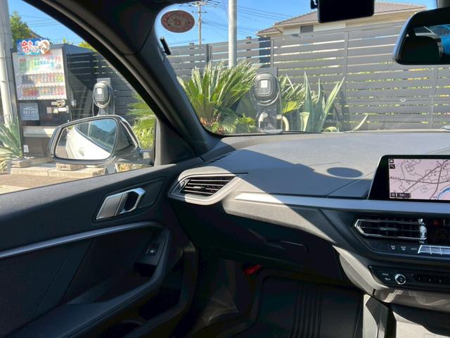 1シリーズ 118d Mスポーツ 自社ユーザー様下取車:Pシート:ワイヤレス充電:ドライビングアシスト:パーキングアシスト:ライトパッケージ:8速AT:コンフォートアクセス:デュアルエキゾーストテールパイプ:AppleCarPaly(37枚目)