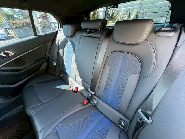 1シリーズ 118d Mスポーツ 自社ユーザー様下取車:Pシート:ワイヤレス充電:ドライビングアシスト:パーキングアシスト:ライトパッケージ:8速AT:コンフォートアクセス:デュアルエキゾーストテールパイプ:AppleCarPaly(51枚目)